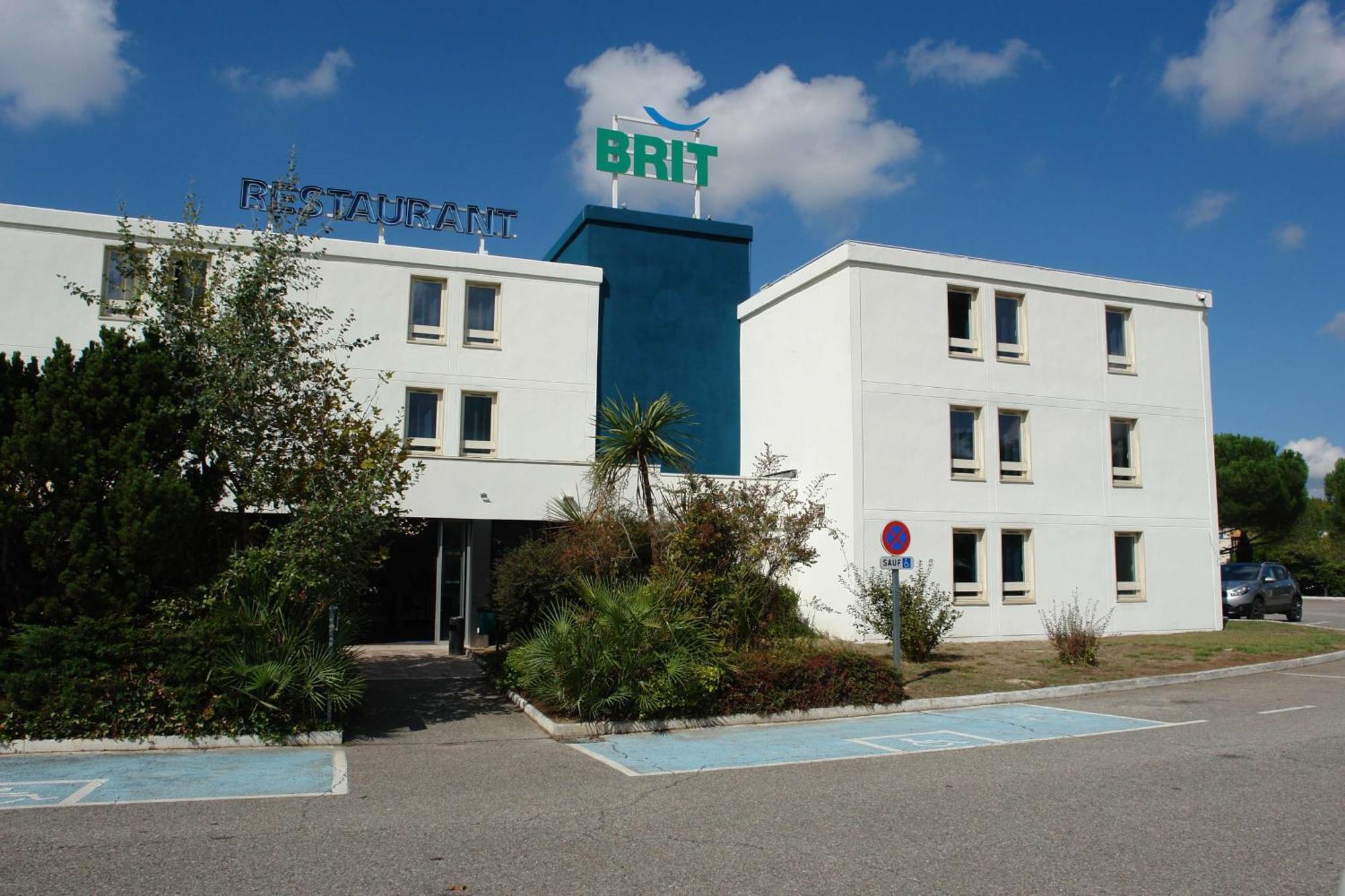 Brit Hotel Marseille Aeroport Mirabeau Екстериор снимка