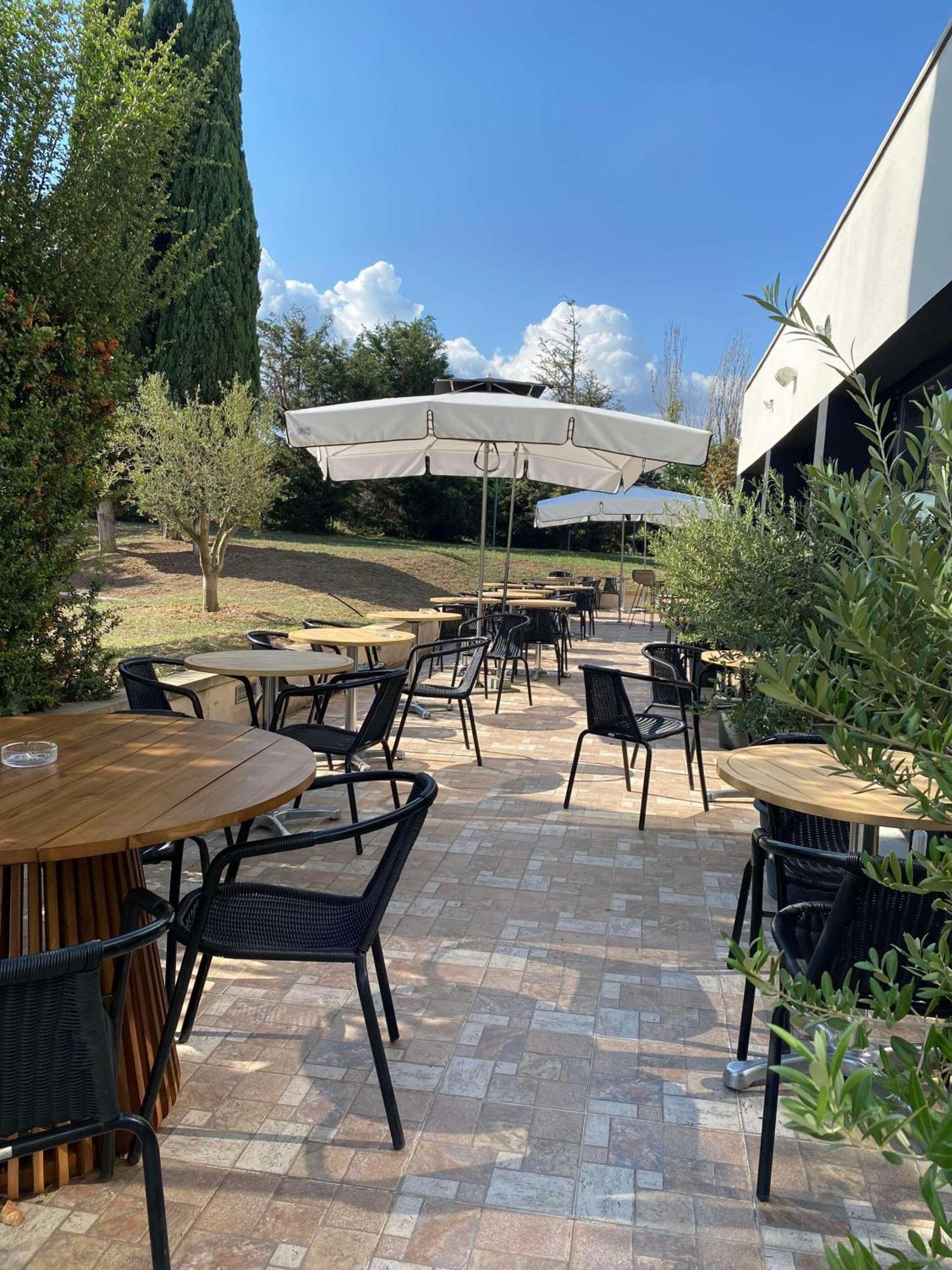Brit Hotel Marseille Aeroport Mirabeau Екстериор снимка