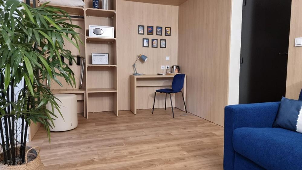 Brit Hotel Marseille Aeroport Mirabeau Екстериор снимка