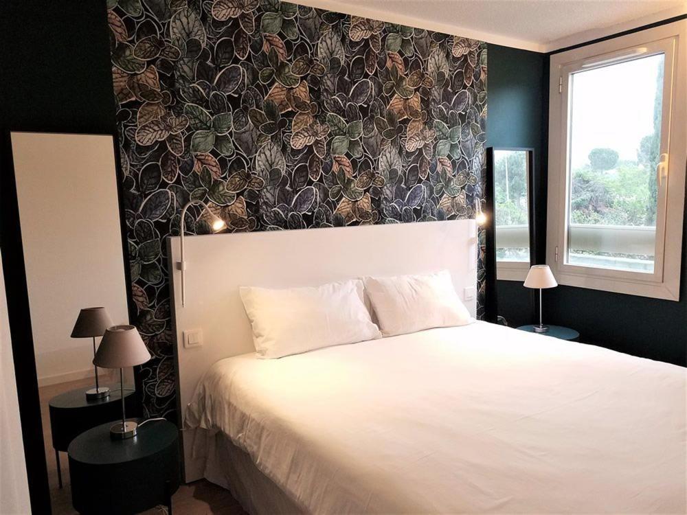Brit Hotel Marseille Aeroport Mirabeau Екстериор снимка