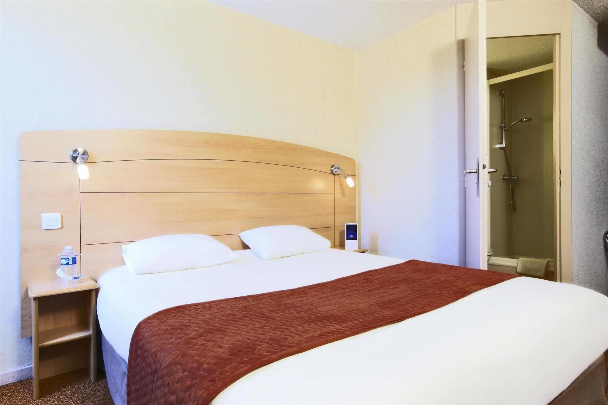 Brit Hotel Marseille Aeroport Mirabeau Екстериор снимка