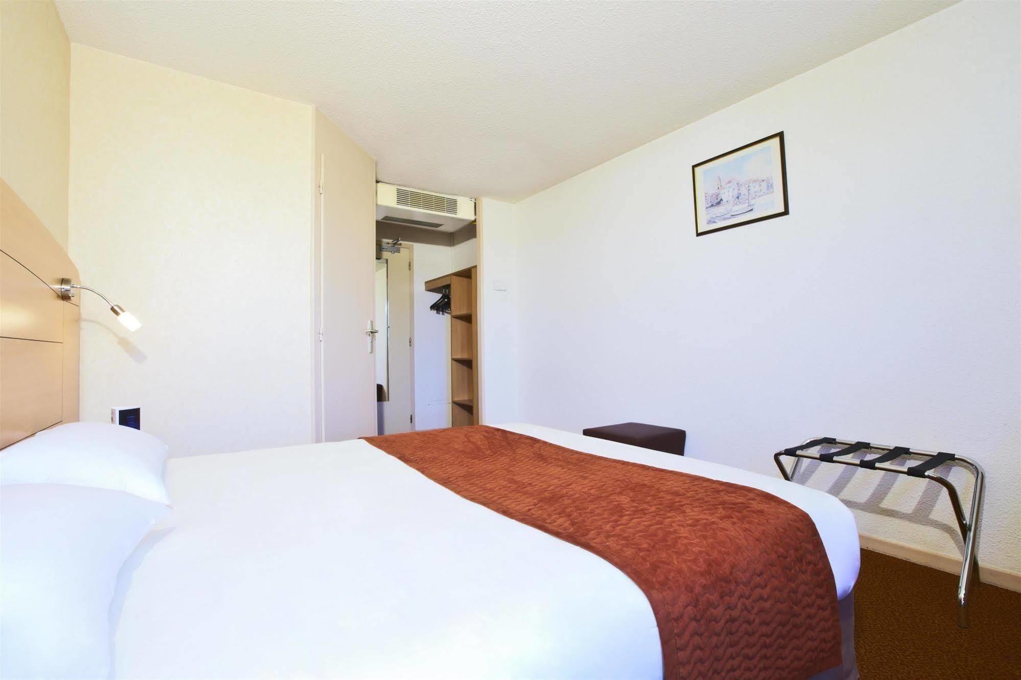 Brit Hotel Marseille Aeroport Mirabeau Екстериор снимка